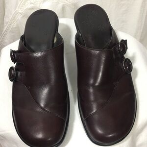 𝅺CLARKS Clogs Brown Side Buckle 7.5 M